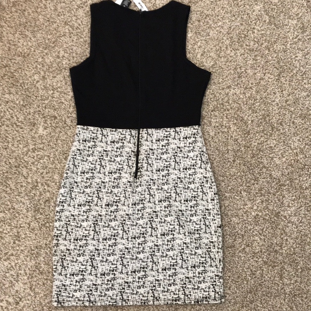 Dress - Picture 4 of 4